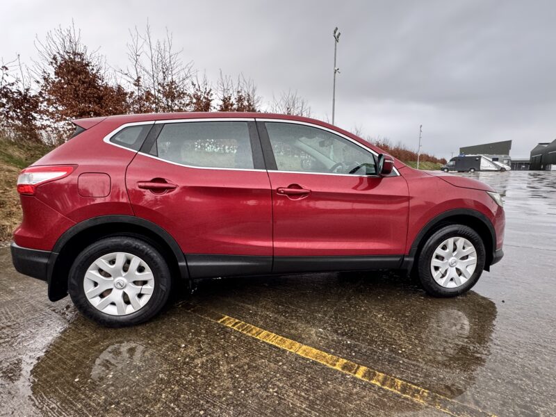 2014 Nissan Qashqai in excellent condition